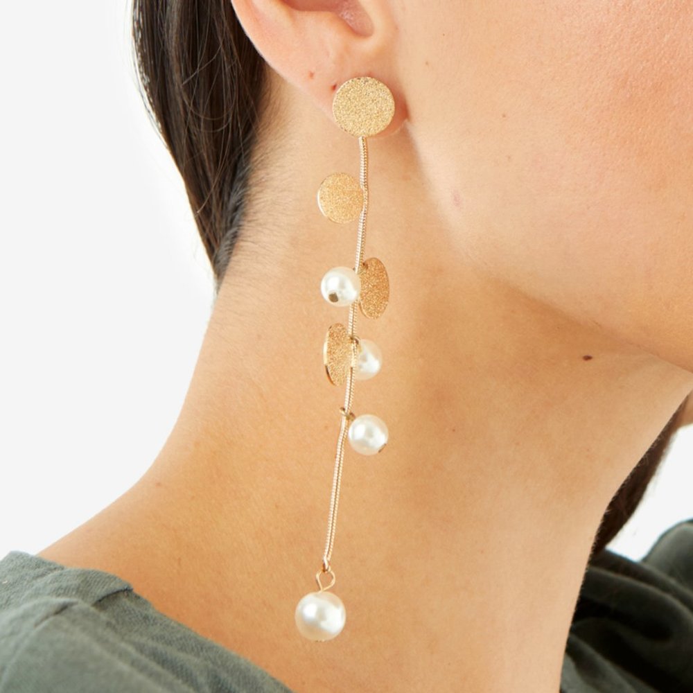 ASHIANA Gold Disc and Fresh Water Pearl Earrings